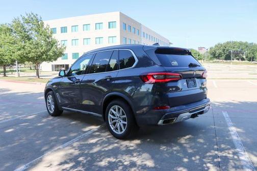 Gray Metallic 2020 BMW X5 sDrive40i