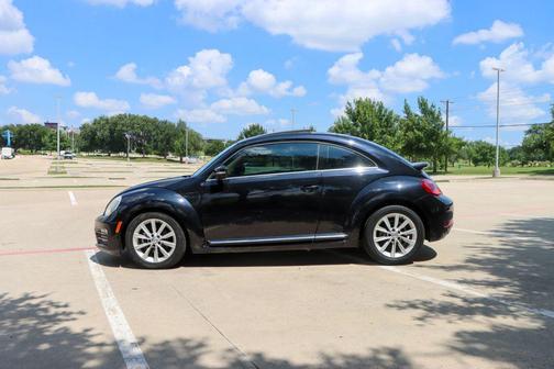 Deep Black Pearl Effect 2018 Volkswagen Beetle 2.0T SE
