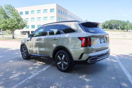 Beige 2021 Kia Sorento S