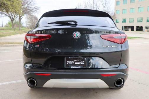 Vulcano Black Metallic 2018 Alfa Romeo Stelvio Base