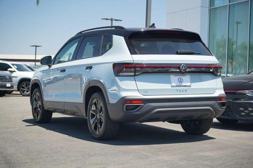 2025 Volkswagen Taos 1.5T SE Black