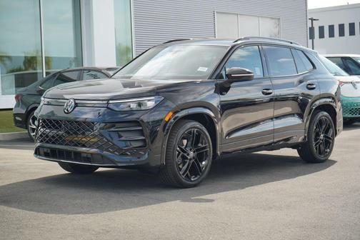 2026 Volkswagen Tiguan 2.0T SE R-Line Black