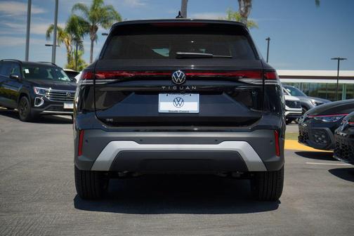 2025 Volkswagen Tiguan 2.0T SE