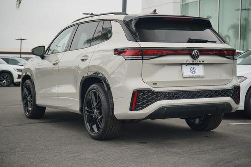 2025 Volkswagen Tiguan 2.0T SE R-Line Black