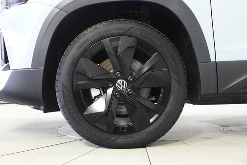 2025 Volkswagen Taos 1.5T SE Black