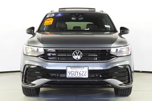 Platinum Gray Metallic 2023 Volkswagen Tiguan 2.0T SE R-Line Black
