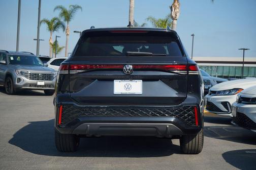 2026 Volkswagen Tiguan 2.0T SE R-Line Black