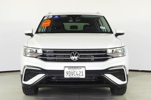 Opal White Pearl Effect 2023 Volkswagen Tiguan 2.0T SE