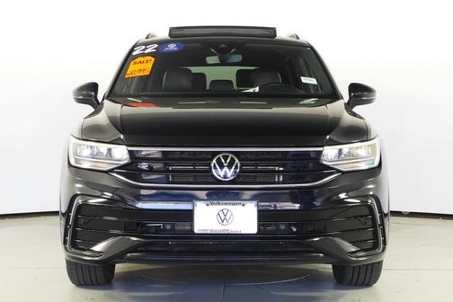 Deep Black Pearl Effect 2022 Volkswagen Tiguan 2.0T SE R-Line Black