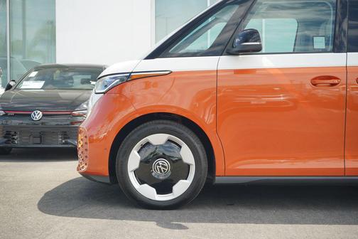 2025 Volkswagen ID. Buzz Pro S Plus with 4MOTION