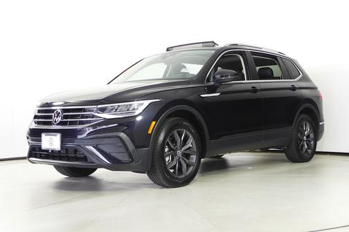 Deep Black Pearl Effect 2023 Volkswagen Tiguan 2.0T SE
