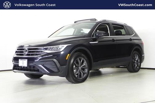 Deep Black Pearl Effect 2023 Volkswagen Tiguan 2.0T SE