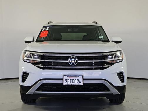 Pure White 2022 Volkswagen Atlas 2.0T SE