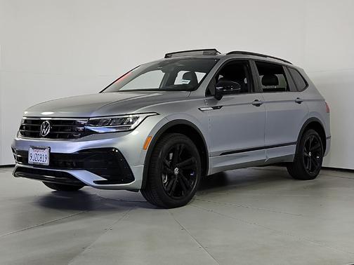 Pyrite Silver Metallic 2023 Volkswagen Tiguan 2.0T SE R-Line Black