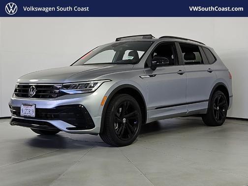 Pyrite Silver Metallic 2023 Volkswagen Tiguan 2.0T SE R-Line Black