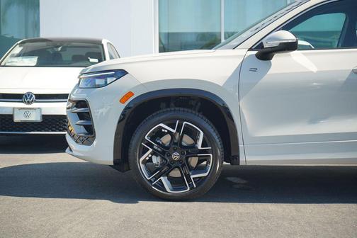 2026 Volkswagen Tiguan 2.0T SEL R-Line 4MOTION