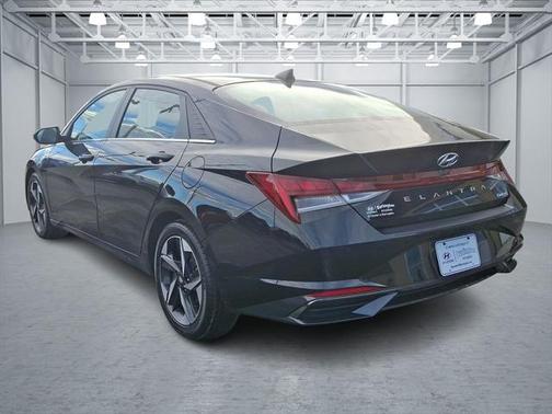 2022 Hyundai ELANTRA Limited