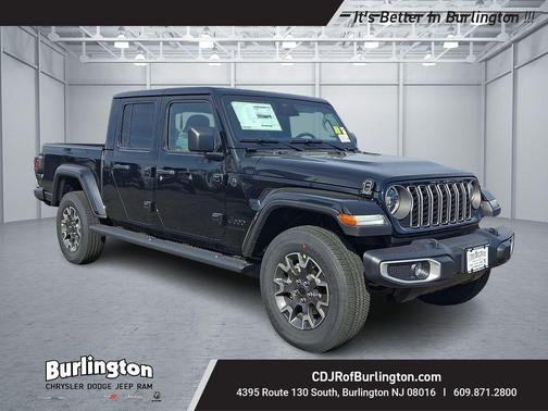 Black Clearcoat 2026 Jeep Gladiator Sahara 4x4