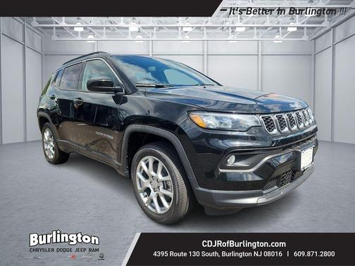 Diamond Black Crystal Pearlcoat 2024 Jeep Compass Latitude Lux SUV