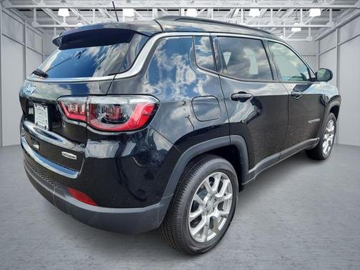2024 Jeep Compass Latitude Lux