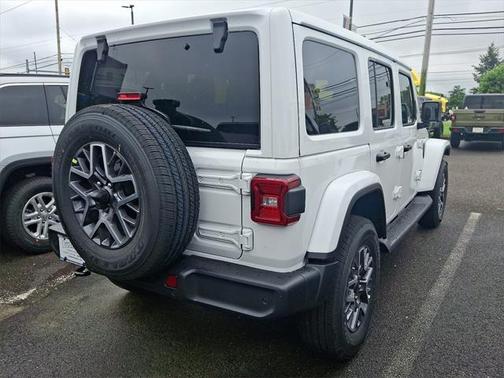 2025 Jeep Wrangler 4-Door Sahara 4x4