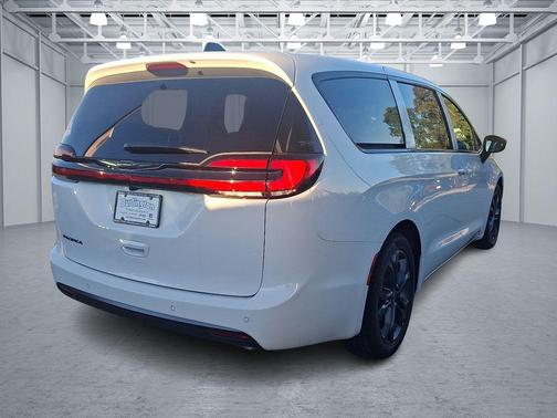 2026 Chrysler Pacifica L