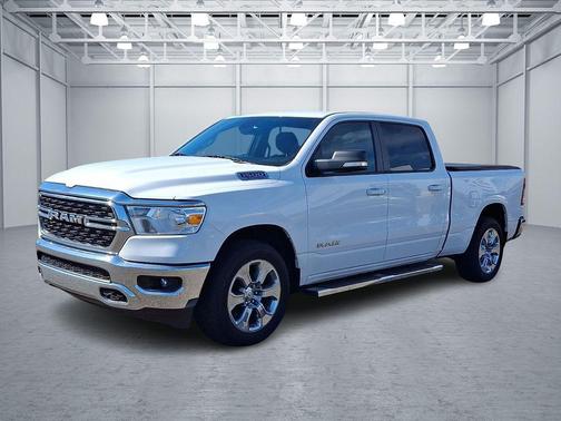 Bright White Clearcoat 2022 RAM 1500 Big Horn/Lone Star