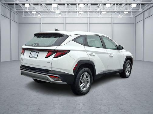 Serenity White Pearl 2025 Hyundai TUCSON SE