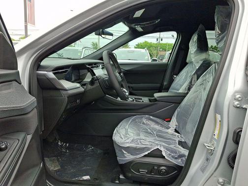 Silver Zynith Clearcoat 2026 Jeep Cherokee Laredo