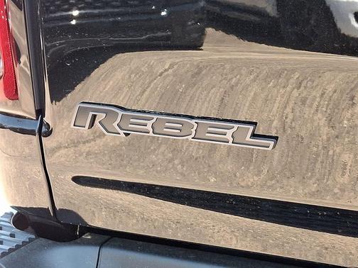 Diamond Black Crystal Pearlcoat 2026 RAM 1500 Rebel