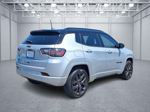 Silver Zynith Metallic Clearcoat 2024 Jeep Compass Limited