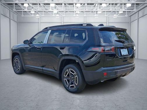 Diamond Black Crystal Pearlcoat 2026 Jeep Cherokee Limited