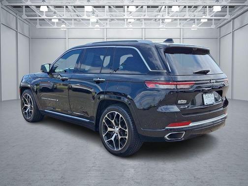Diamond Black Crystal Pearlcoat 2022 Jeep Grand Cherokee Summit