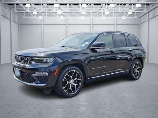 Diamond Black Crystal Pearlcoat 2022 Jeep Grand Cherokee Summit