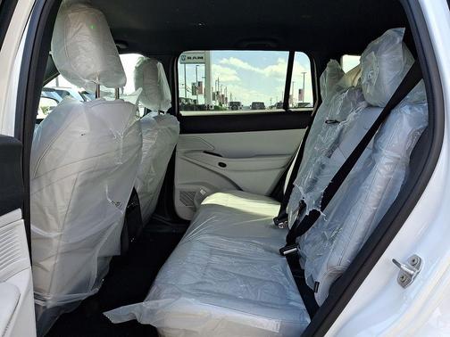 Bright White Clearcoat 2026 Jeep Cherokee Limited