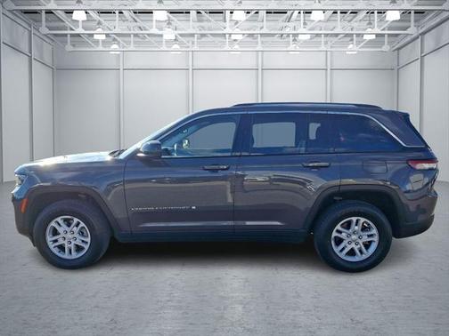 2022 Jeep Grand Cherokee Laredo