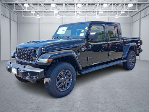 Black Clearcoat 2026 Jeep Gladiator Sport S