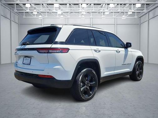 2022 Jeep Grand Cherokee Altitude