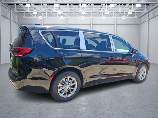 Diamond Black Crystal Pearlcoat 2027 Chrysler Pacifica L
