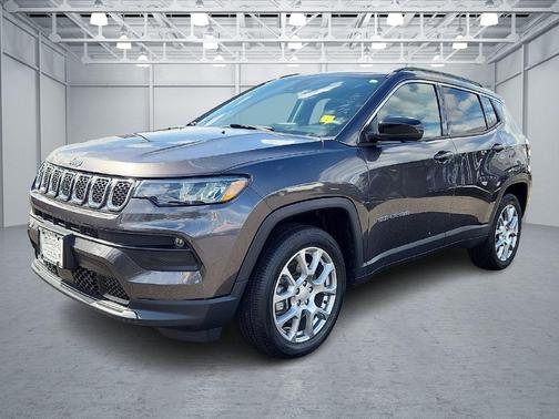 Granite Crystal Metallic Clearcoat 2023 Jeep Compass Latitude Lux