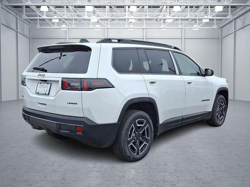 Bright White Clearcoat 2026 Jeep Cherokee Laredo