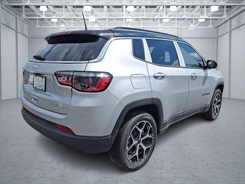 Silver Zynith Metallic Clearcoat 2026 Jeep Compass Limited