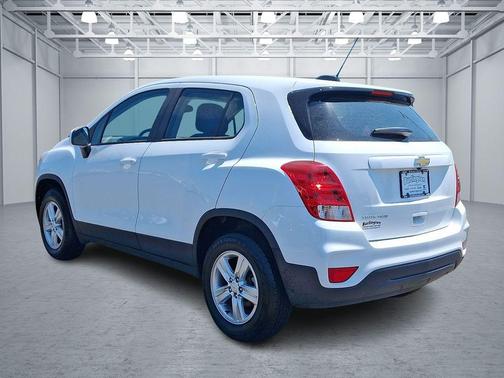 Summit White 2018 Chevrolet Trax LS