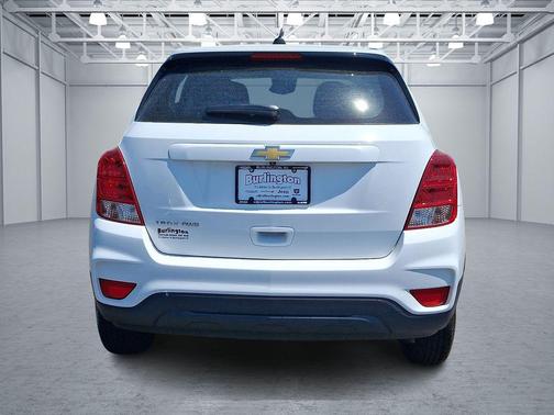Summit White 2018 Chevrolet Trax LS