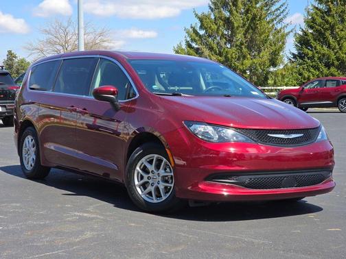 2023 Chrysler Voyager LX