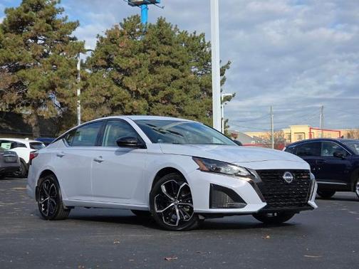 2025 Nissan Altima SR