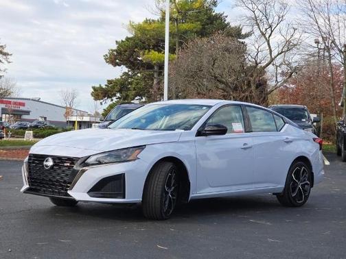 2025 Nissan Altima SR