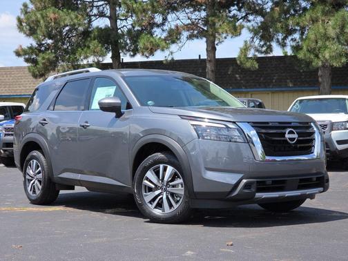 2025 Nissan Pathfinder SL