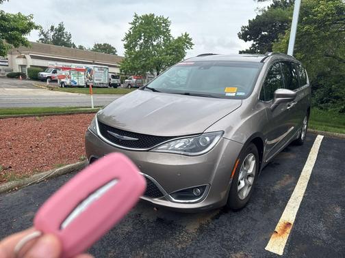 2017 Chrysler Pacifica Touring-L Plus
