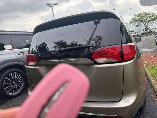 2017 Chrysler Pacifica Touring-L Plus